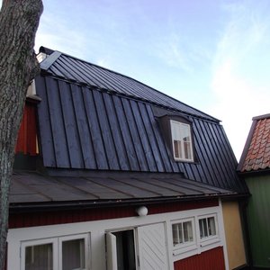 2012 tjrade vi taket p Villa Bergshyddan i Stockholm. Arbetet utfrdes t Stadsholmen AB.