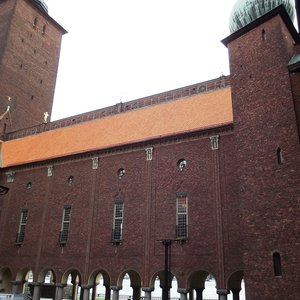 Mellan 2010 och 2012 lade vi om teglet på Stadshuset i Stockholm. Arbetet utfördes i tre etapper och gjordes på uppdrag av Stockholms stad.